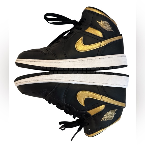 Air Jordan mid 1’s GS (4.5y) - Picture 4 of 11